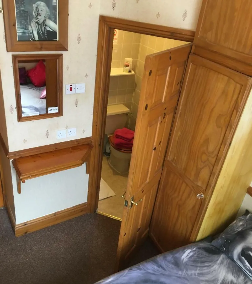 Pine Lodge Hotel Blackpool Bed & Breakfast